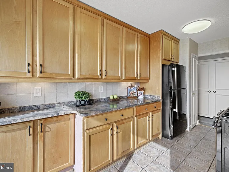 501 Slaters Ln #824 — Photo 3