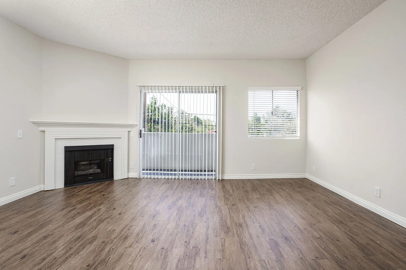 2 bed, $2,287 — Photo 4
