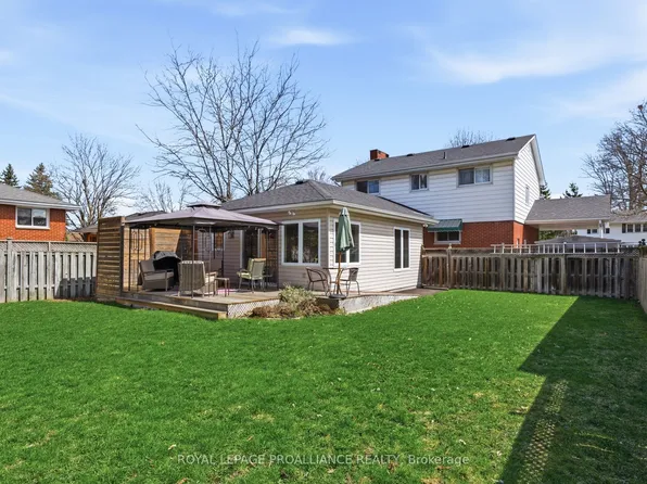 49 Plaza Sq, Belleville, ON K8N 4J2
