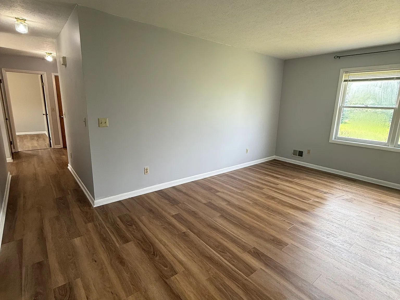 2 bed, 1000 sqft, $1,550 — Photo 2