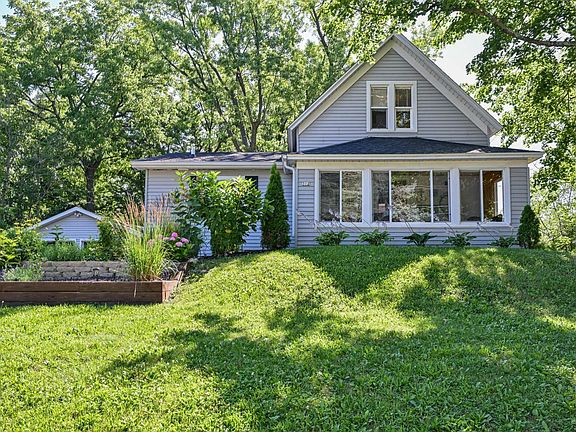 3rd image of 312 Burden AVENUE