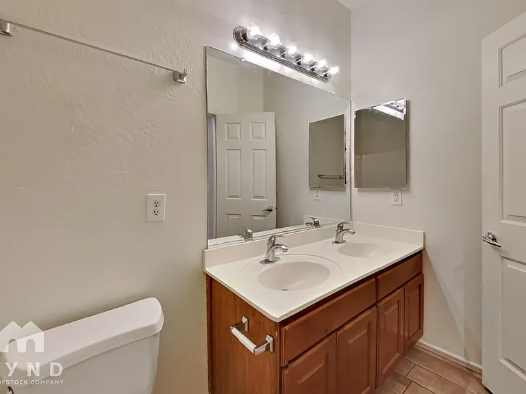 9303 W Raymond St — Photo 15