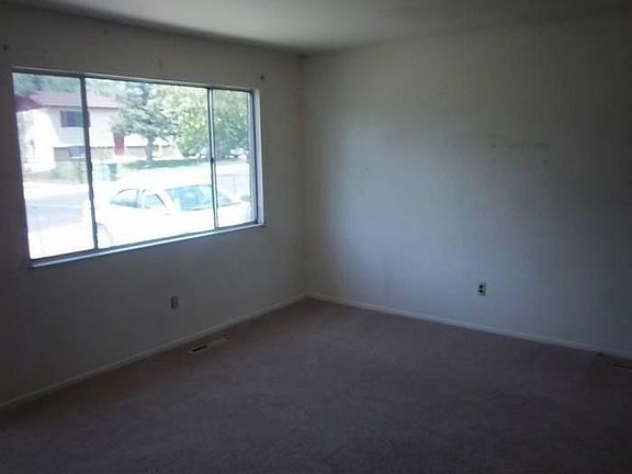 2nd image of 3555 Darkwood Pl