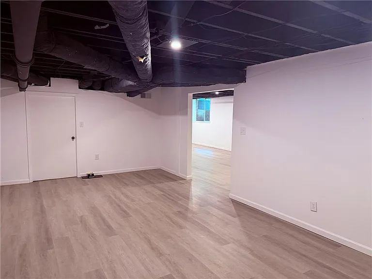 6651 Castleton Dr — Photo 34