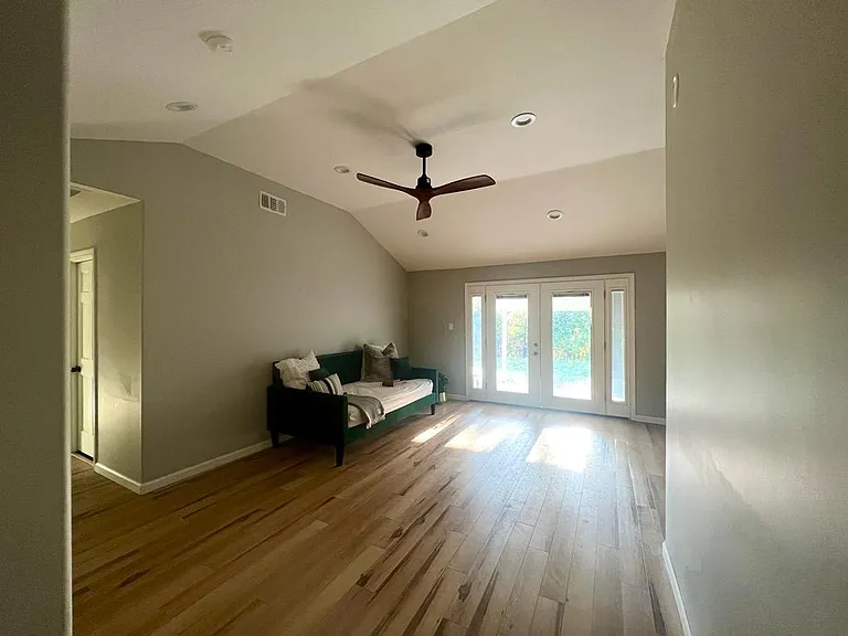 Living room empty of furniture