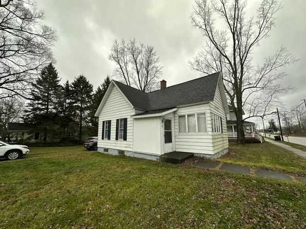 9 S Clover St, Kent City, MI 49330