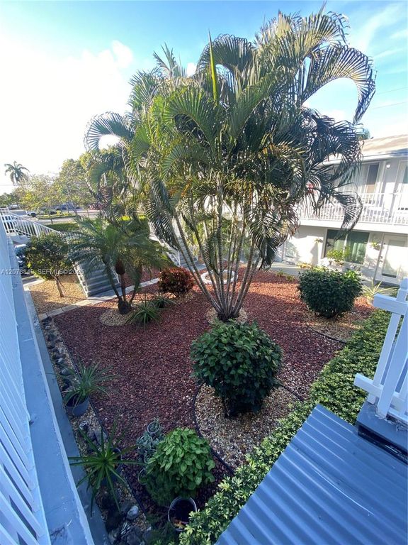 2344 NE 12th St APT 7, Pompano Beach
