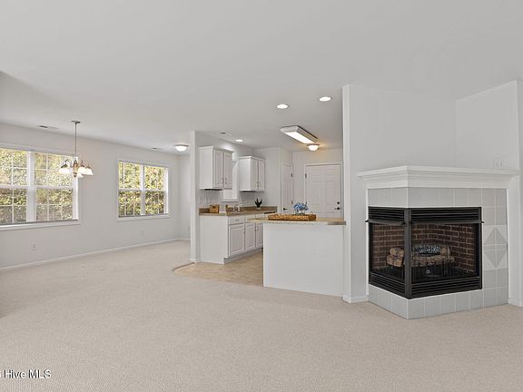 3rd image of 906 Meadowbrook S Unit 906