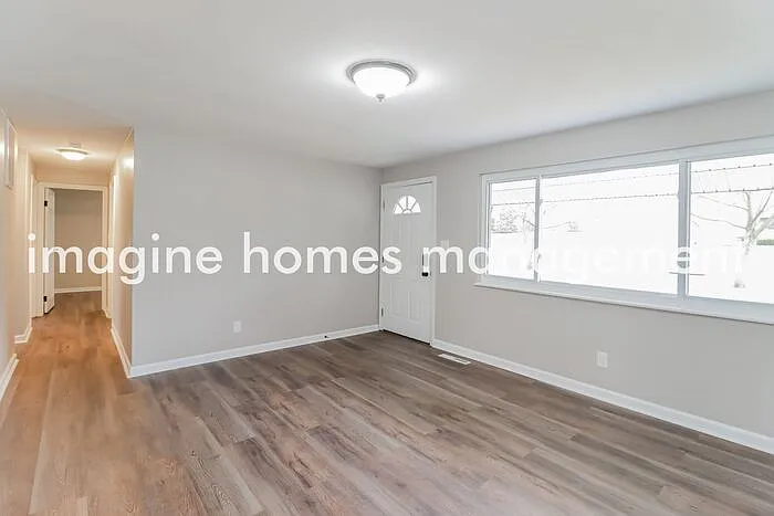 3 bed, 1.0 bath, 1554 sqft, $1,995 — Photo 4
