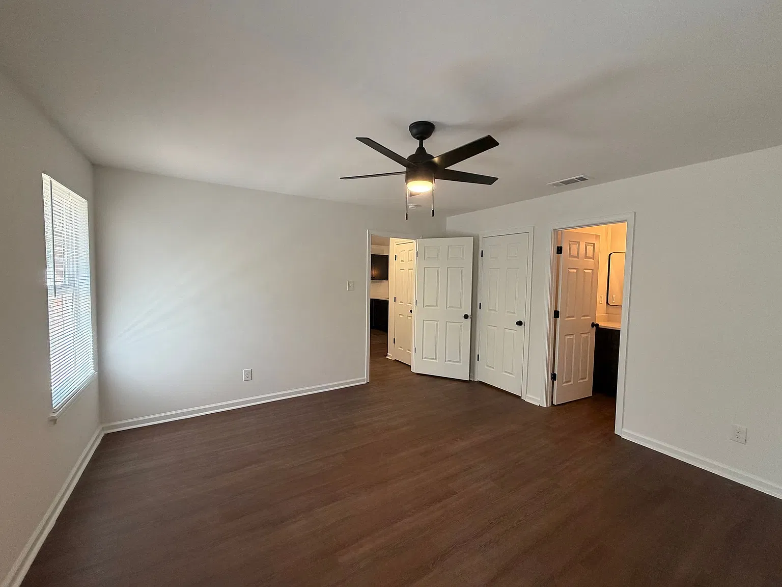 2805 Woodlawn Terrace — Photo 3