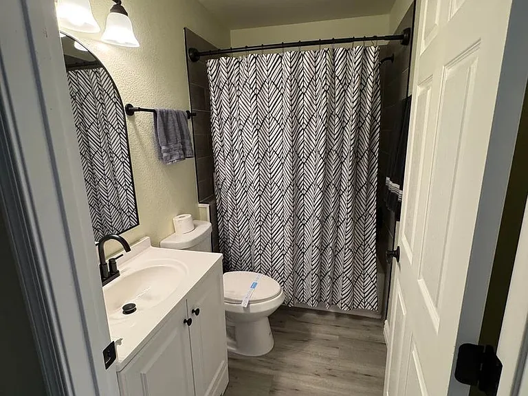 3000 E Leroy Ave — Photo 5