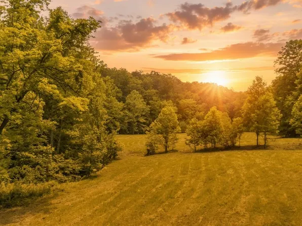 275 Horns River Rd, Irvine, KY 40336