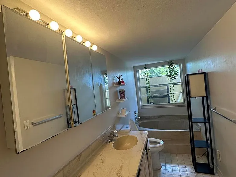 2414 NE 11th St #Townhouse 161 — Photo 4