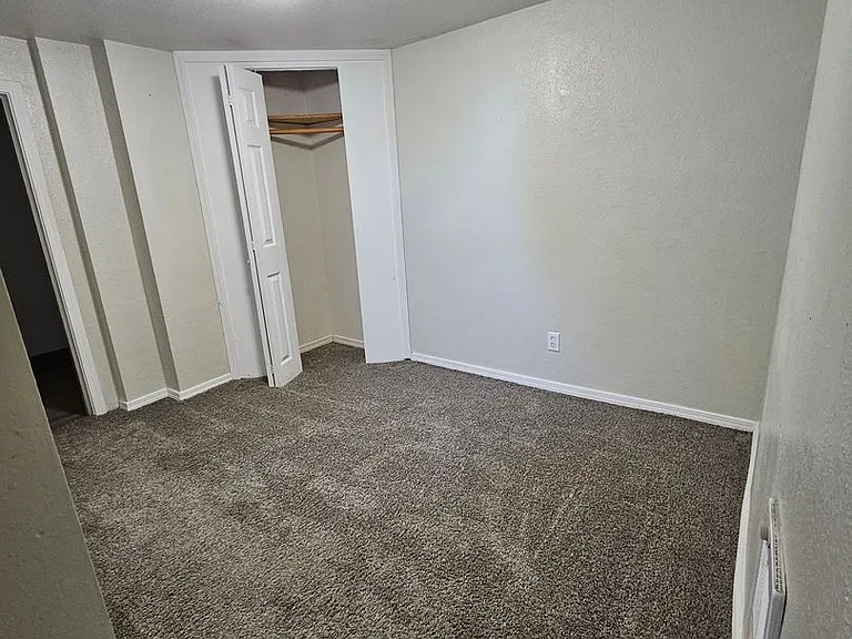 1390 Retsil Rd E — Photo 10