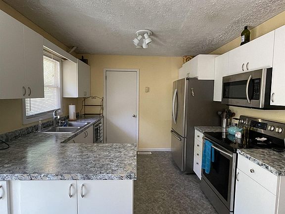 4th image of 625 N Robin Dr