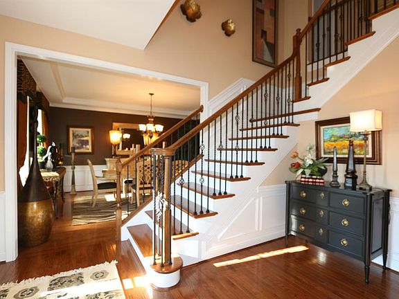 4th image of 7284 Foxchase Dr