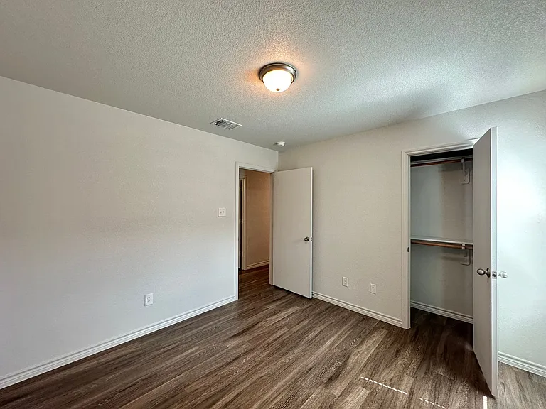 1837 Clovis Dr — Photo 33