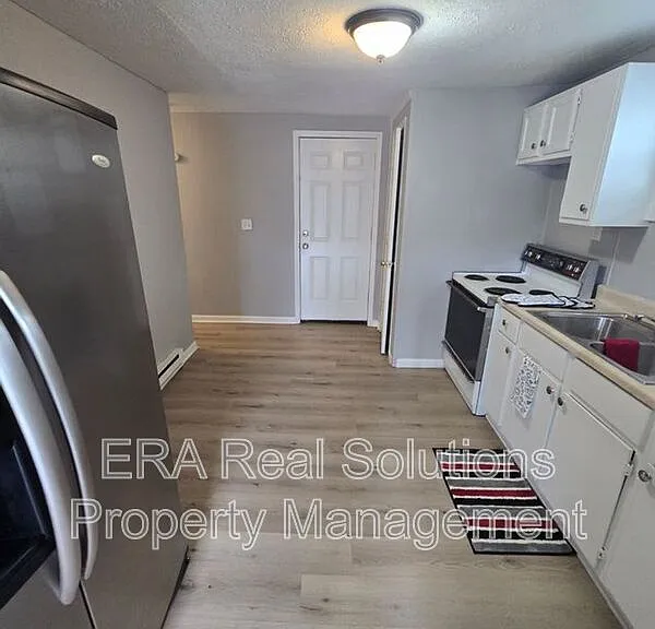 2400 Pomola St — Photo 8