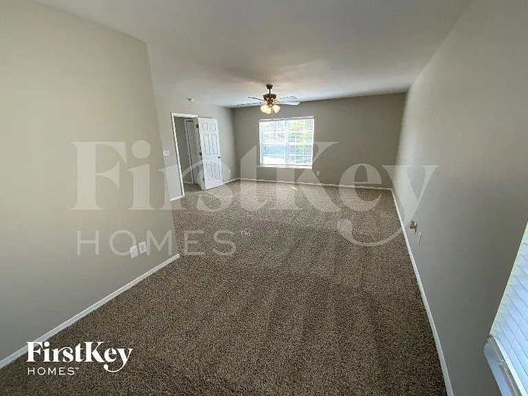 1640 Rustic Arch Way — Photo 8