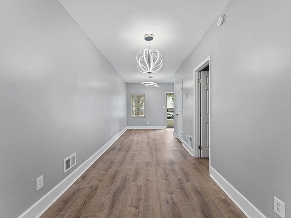 4th image of 1321 E Eager St