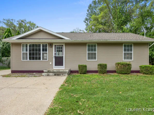 152 52nd St SE, Kentwood, MI 49548