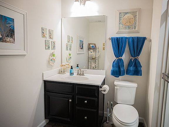 Full bathroom in basement