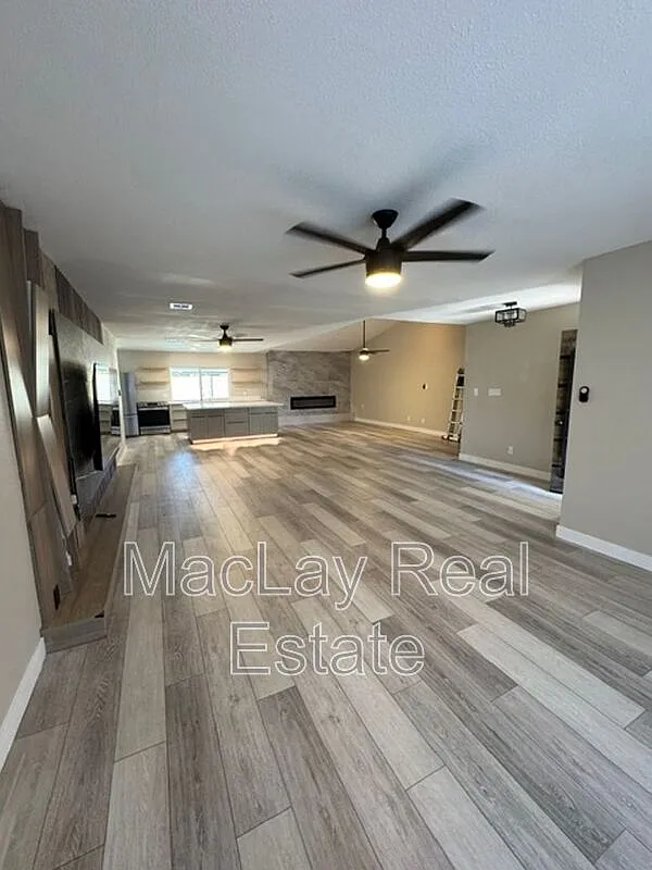 3 bed, 2.0 bath, 1936 sqft, $2,600 — Photo 3