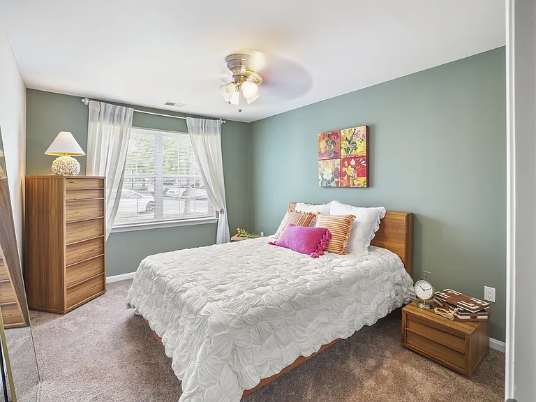 Stonehaven Apartments — Photo 12