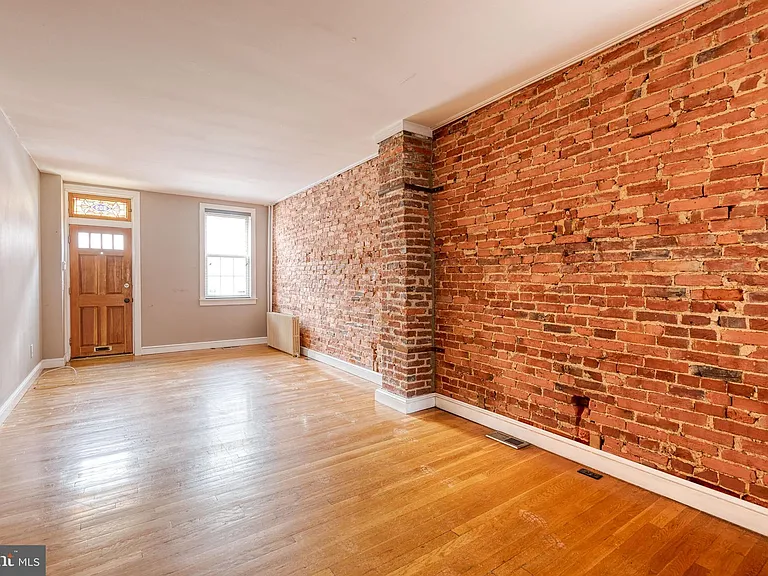 809 S Glover St — Photo 4