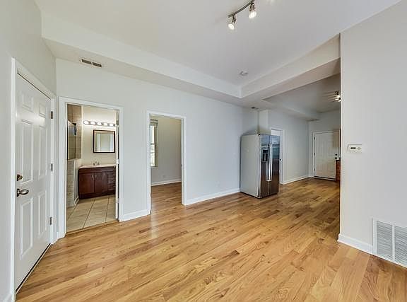 3rd image of 831 N Damen Ave APT 1E