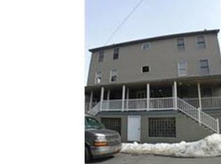 215 1st St #3, Slatington, PA 18080