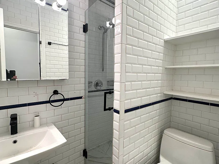 326 W 47th St #1B — Photo 5