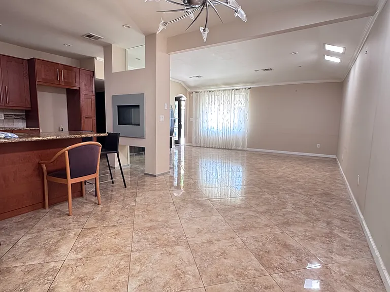 10500 Jordan Ave — Photo 4
