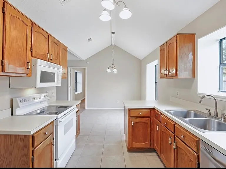 6204 Avanti Dr — Photo 5