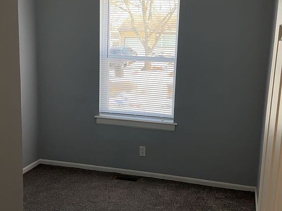 4th image of 1310 N Farview Dr