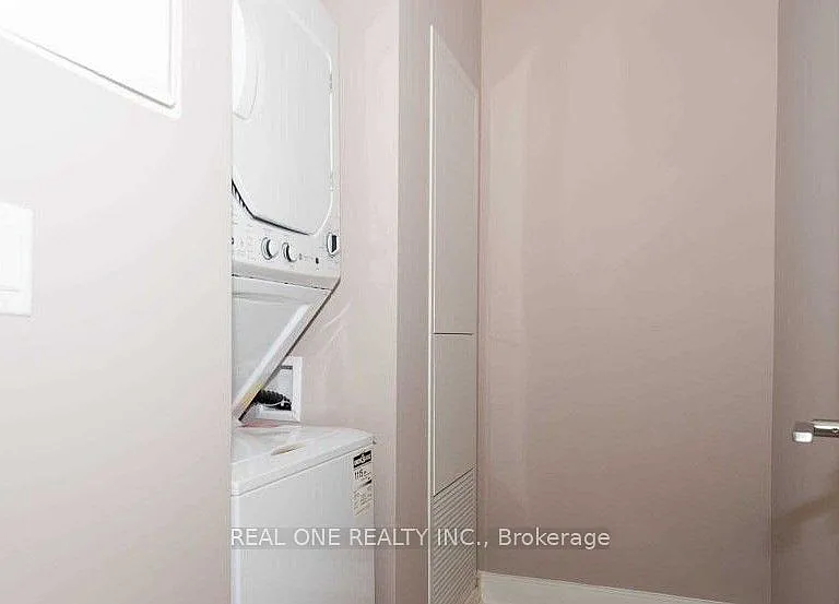 150 Main St W #1004 — Photo 14