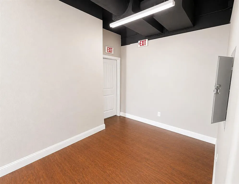 Studio, 2500 sqft, $2,800 — Photo 4