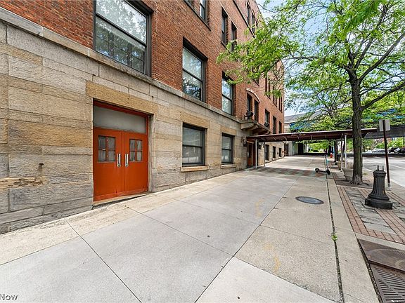 2nd image of 1133 W 9th St APT 305