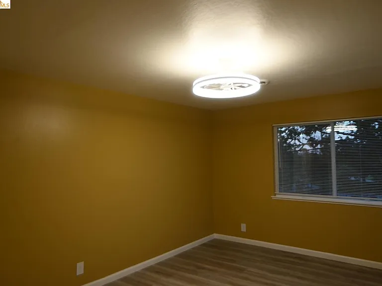 1316 Russell St — Photo 17