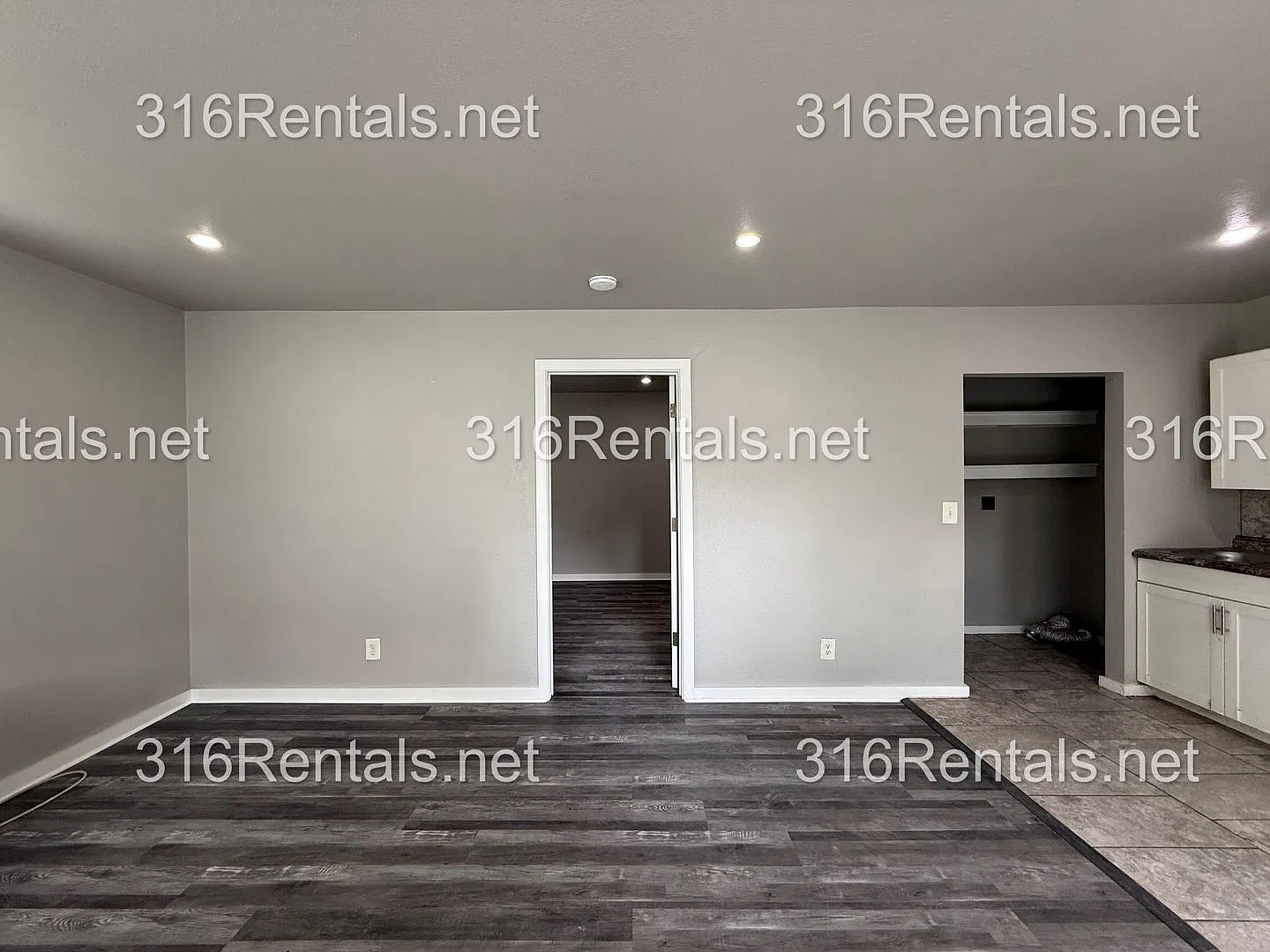 $595 - **Coming Soon** 1 Bed 1 Bath - Duplex — Photo 1