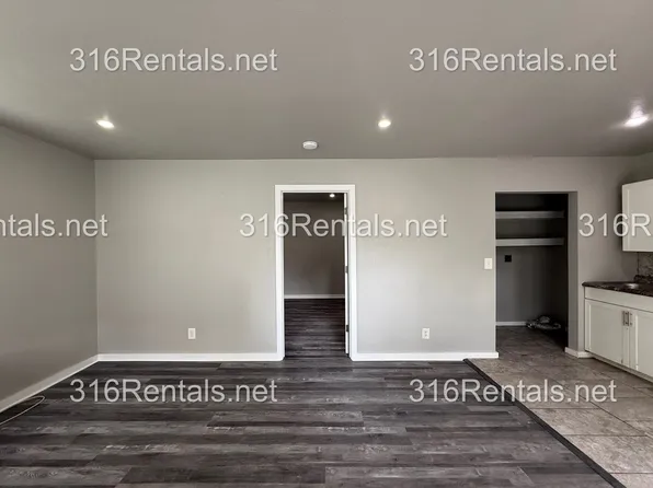 $595 - Available NOW! Beautiful 1 bedroom/ 1 bathroom Duplex, 823 S Terrace Dr, Wichita, KS 67218