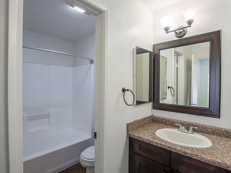 Peppertree Apartments — Photo 41