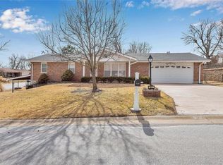 801 Clarence Dr, Saint Charles, MO 63301