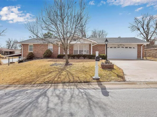 801 Clarence Dr, Saint Charles, MO 63301