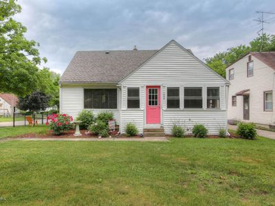 1035 Emerald Ave NE, Grand Rapids, MI, 49503