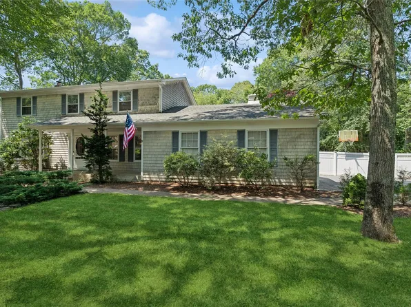 21 Windwood Court, Westhampton, NY 11977