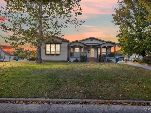 504 S 9th St, Wood River, IL 62095
