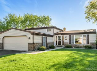 944 Palomino St, Carol Stream, IL 60188