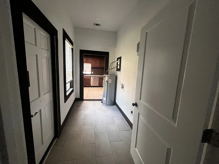 112 Yates St — Photo 16