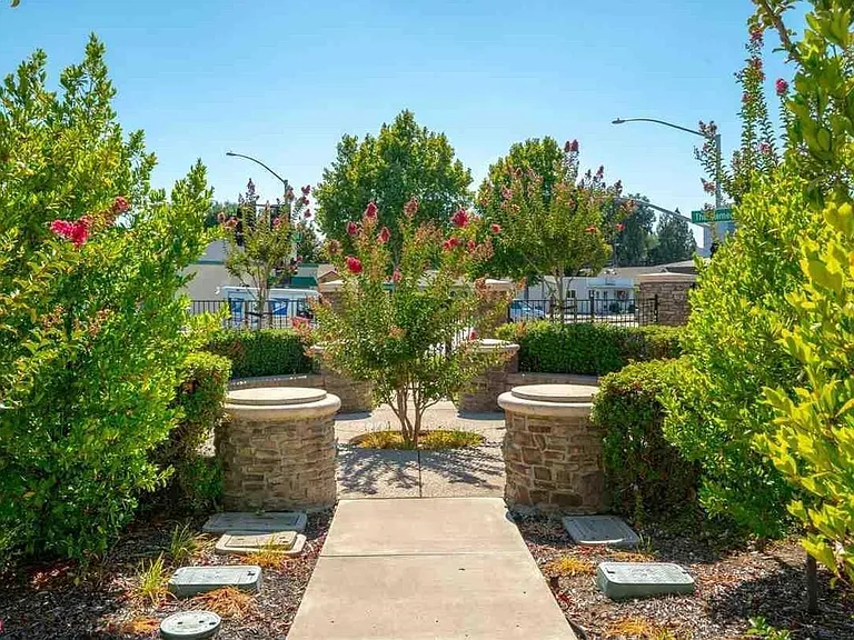 Bella Dr — Photo 20